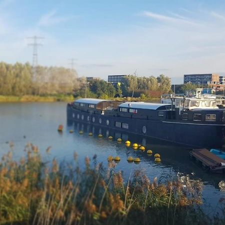 Bed and Breakfast Wheelhouse Euphrate Houseboat Diemen Екстер'єр фото