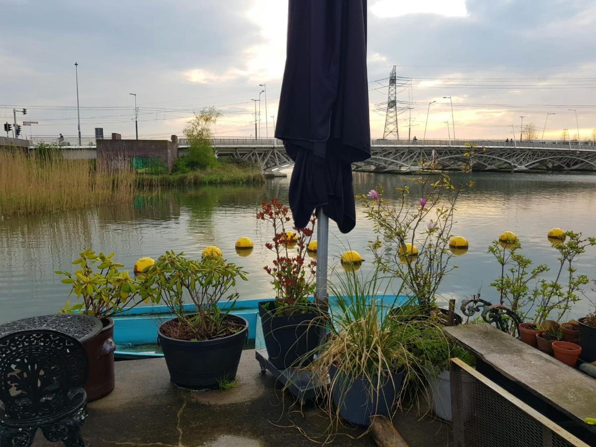Bed and Breakfast Wheelhouse Euphrate Houseboat Diemen Екстер'єр фото