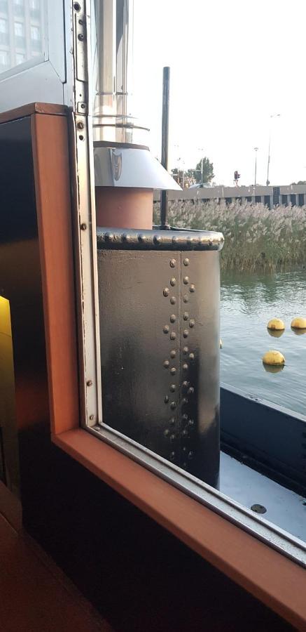 Bed and Breakfast Wheelhouse Euphrate Houseboat Diemen Екстер'єр фото