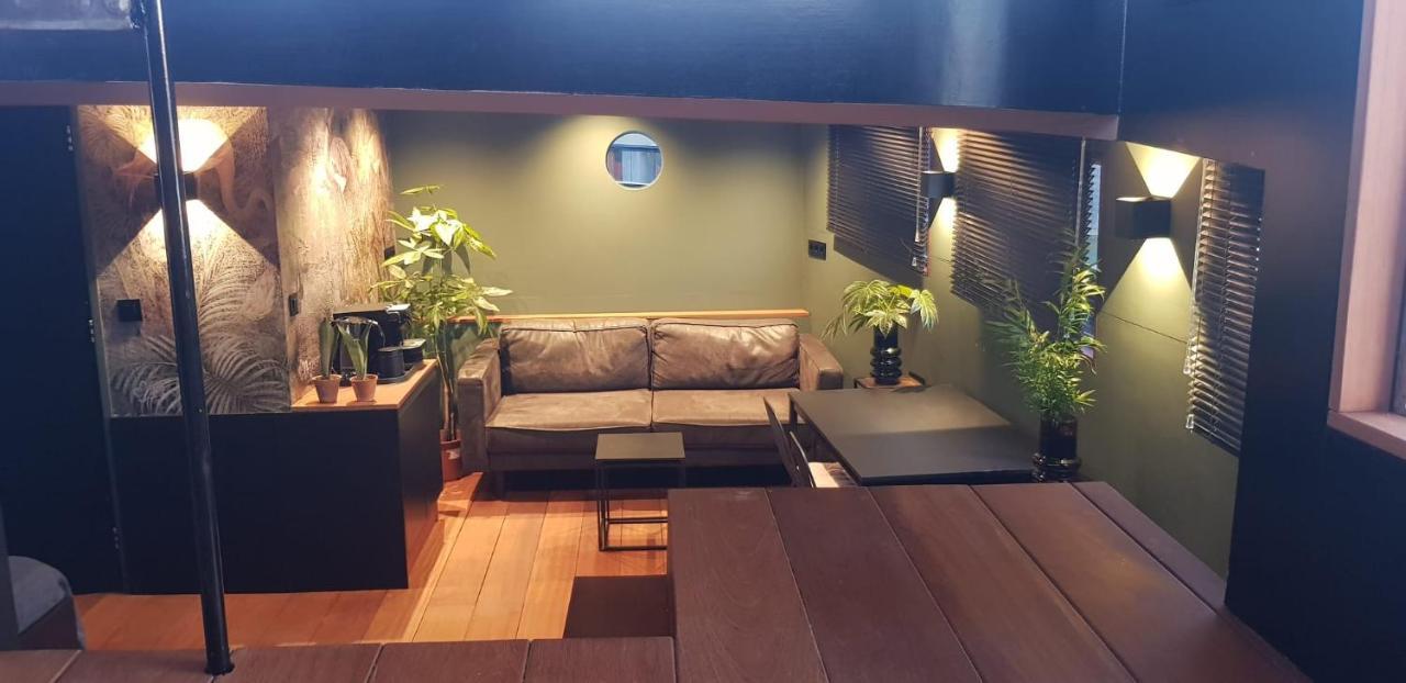 Bed and Breakfast Wheelhouse Euphrate Houseboat Diemen Екстер'єр фото