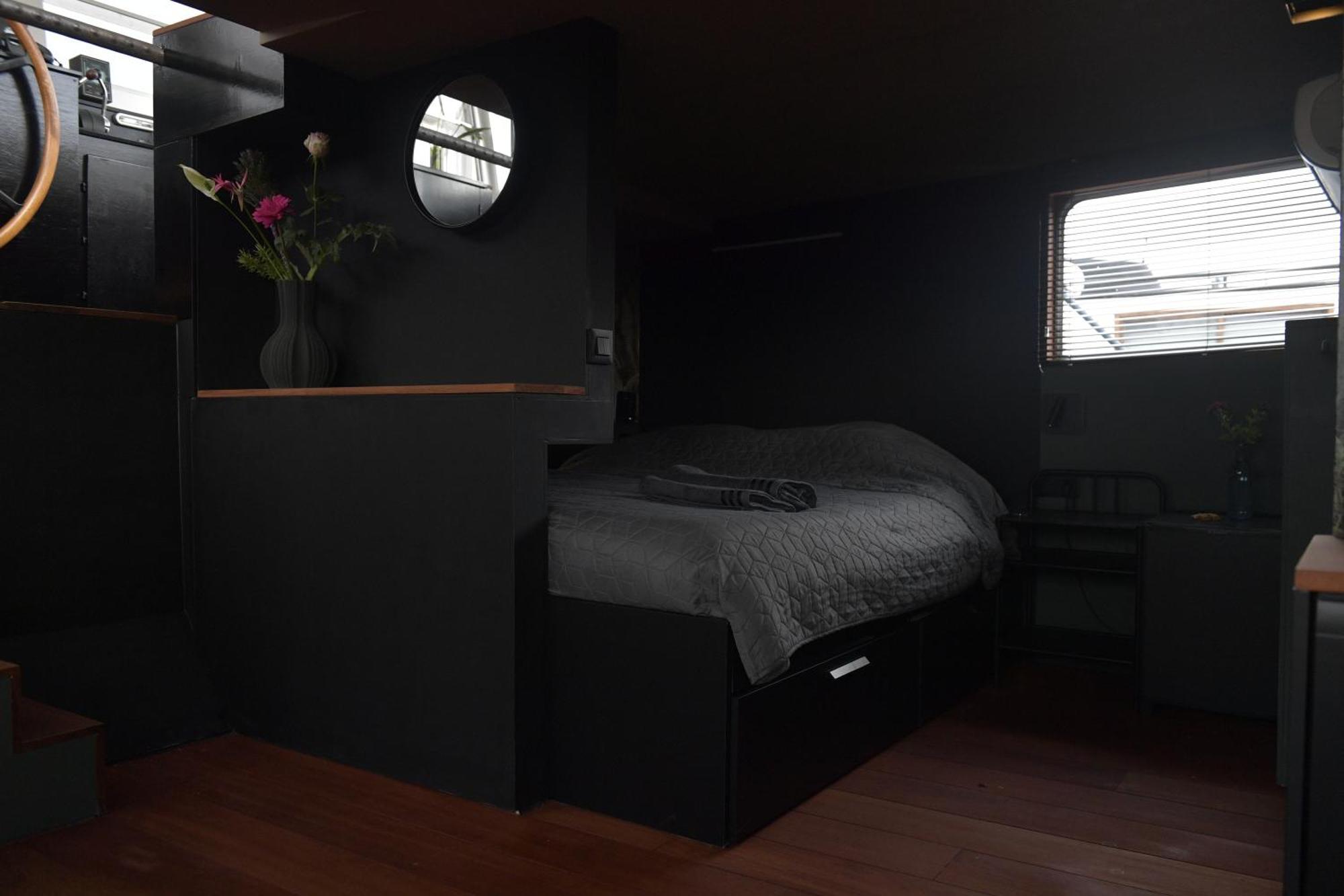 Bed and Breakfast Wheelhouse Euphrate Houseboat Diemen Екстер'єр фото