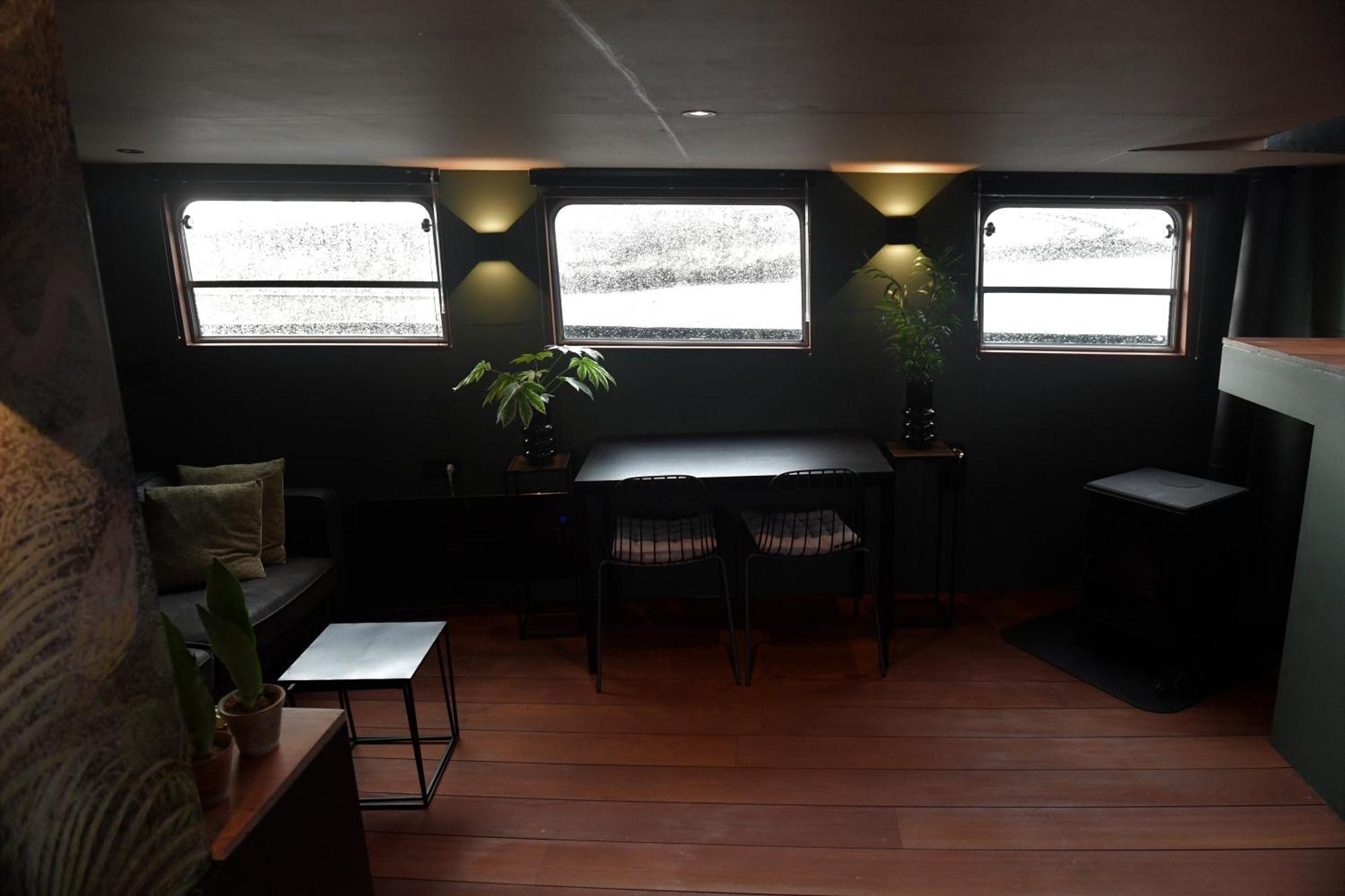 Bed and Breakfast Wheelhouse Euphrate Houseboat Diemen Екстер'єр фото